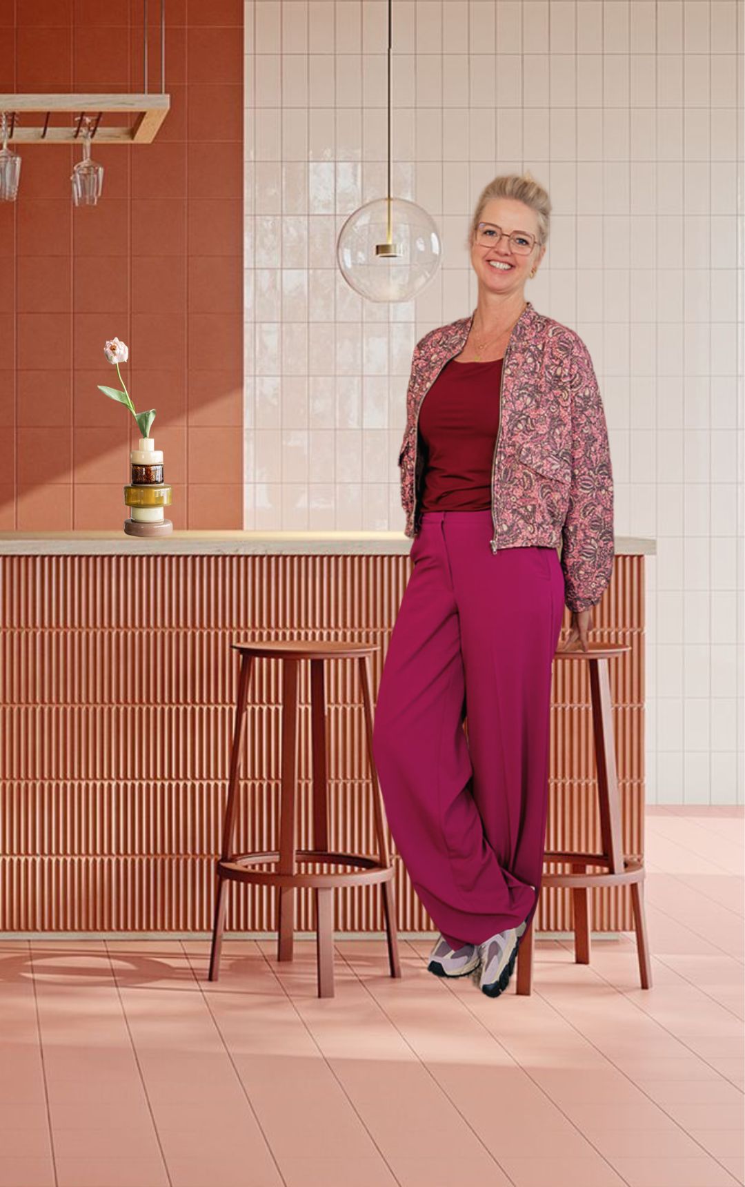 Monique aan de bar